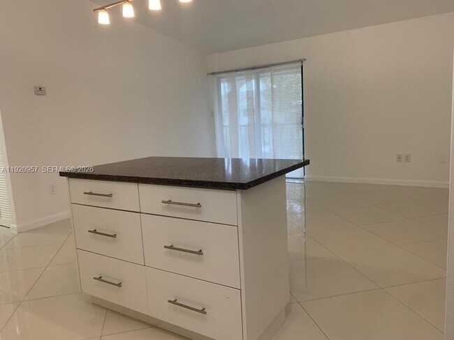 Building Photo - 907 NE 199th St