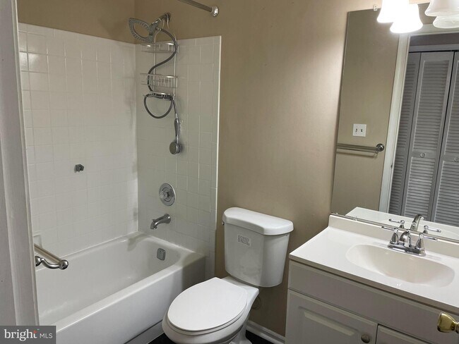 Building Photo - 809 Lindsley Ct