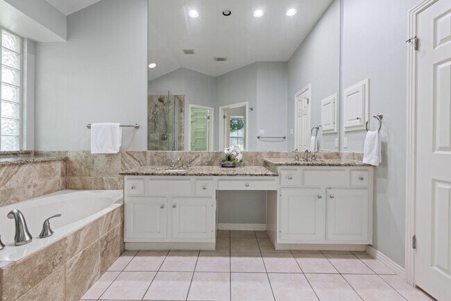 Building Photo - 10117 Coleus Cove