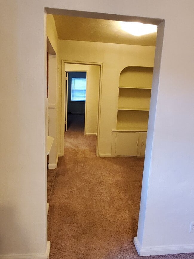 Building Photo - Elizabeth Park