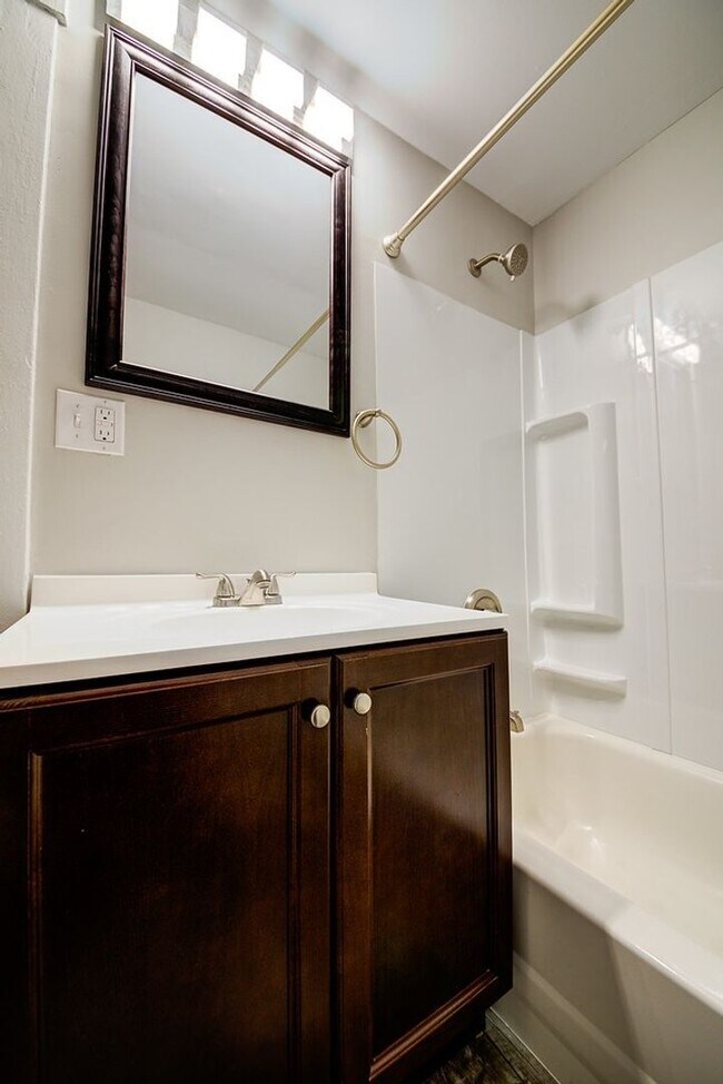 Building Photo - Beautiful 3 bedroom home in Mt. Washington available September 1!