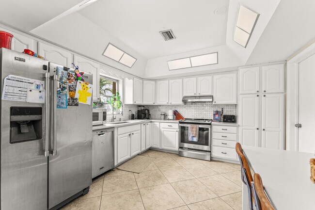 Building Photo - 1270 SW 8th St