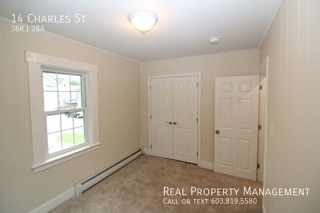 Building Photo - Spacious Large 3-BD apartment located in t...