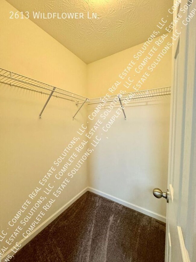 Building Photo - Move-in Special:  $300 off first months rent