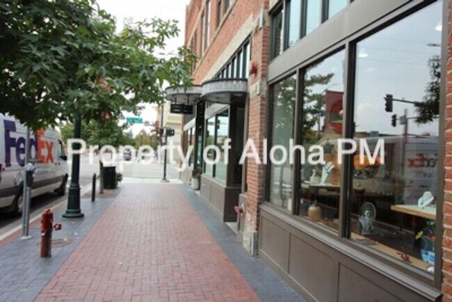 Building Photo - 419 S 8th St