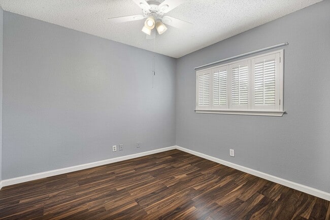 Building Photo - 9230 New Kenton