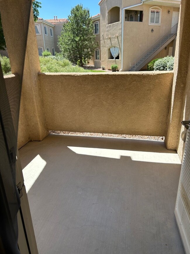 Building Photo - Charming Condo | 2 Bed / 2 Bath | Garage |...