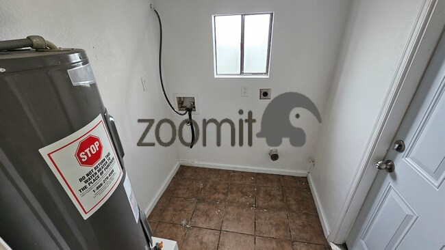 Building Photo - Wonderful home, convenient location