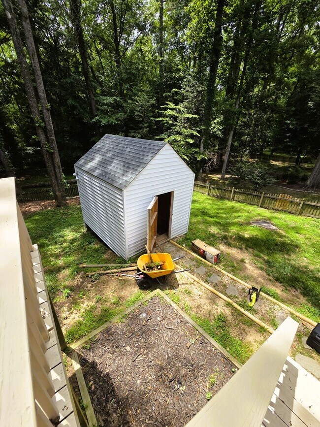 Building Photo - Well maintained 2 story home in Providence Creek Subdivision