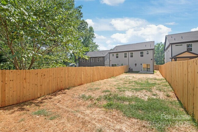 Building Photo - 2015 Wilson Ave