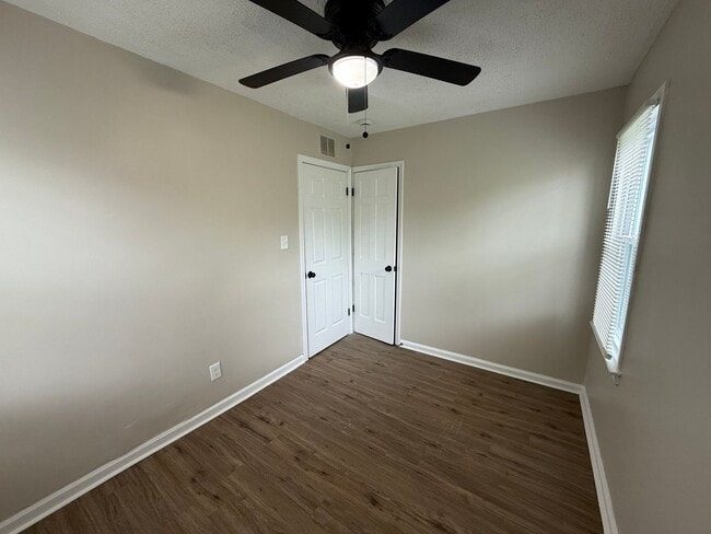 Building Photo - Fully Renovated 3-Bedroom Home – Move-In R...