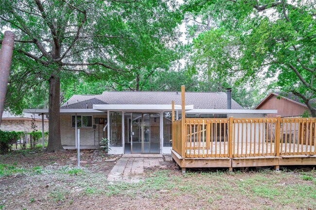 Building Photo - 9214 Woodland Oaks Dr