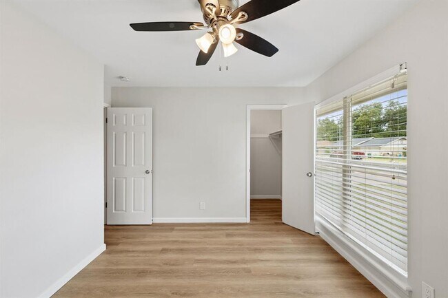 Building Photo - 1100 Red Cliff Dr