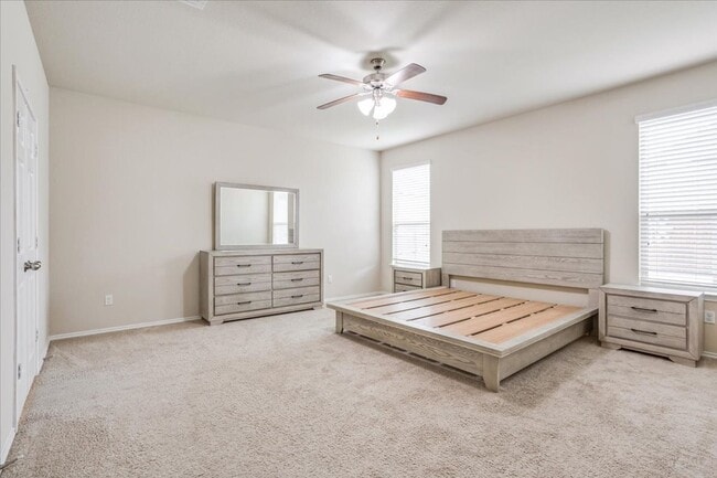 Building Photo - 4/2.5 in Midway ISD