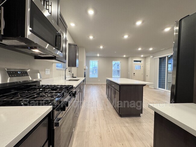 Building Photo - 8309 SE Crescent Dr