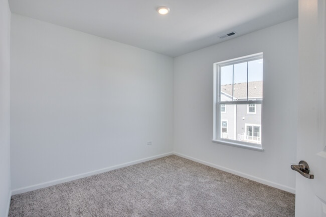 Building Photo - 25662 W Yorkshire Dr