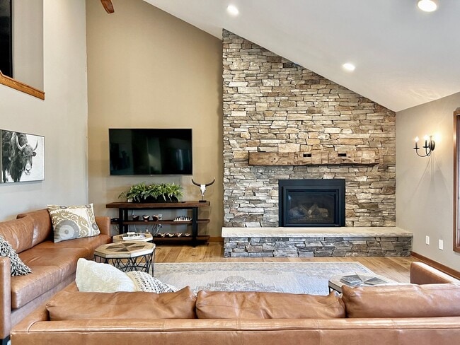 Building Photo - Sophisticated Condo Retreat on Old Mission Peninsula