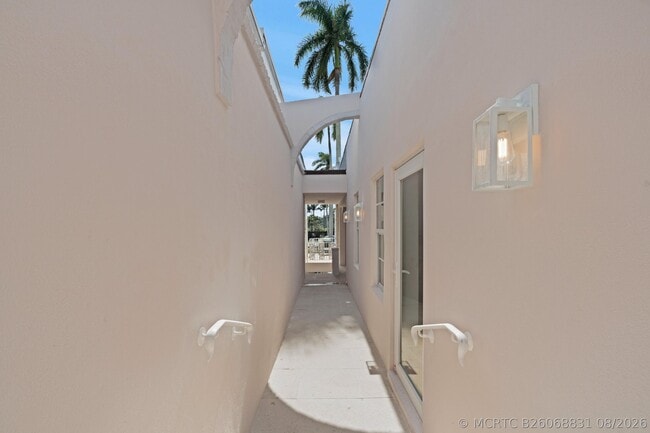 Building Photo - 255 Royal Poinciana Way