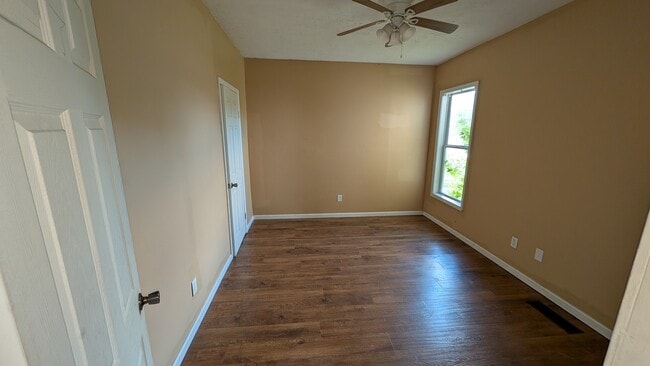 Building Photo - 426 W Elm St