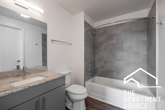 Building Photo - 2340 N California Ave