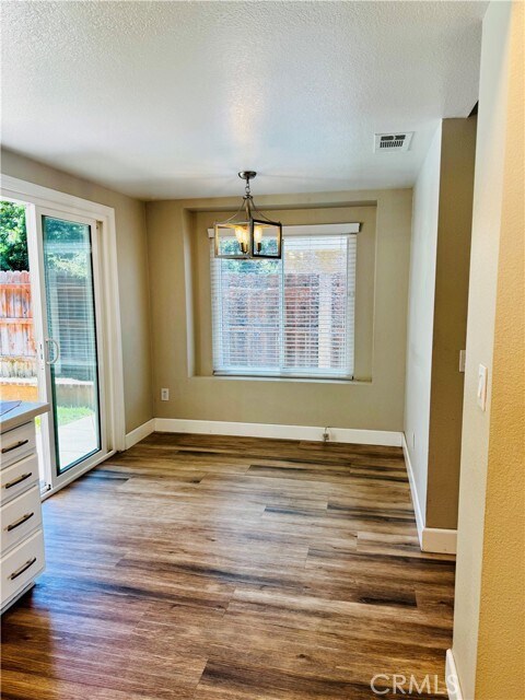 Building Photo - 39780 Oak Cliff Dr