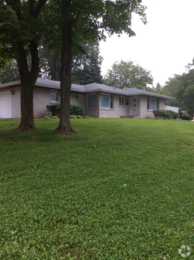 Building Photo - 269 Flintridge Dr