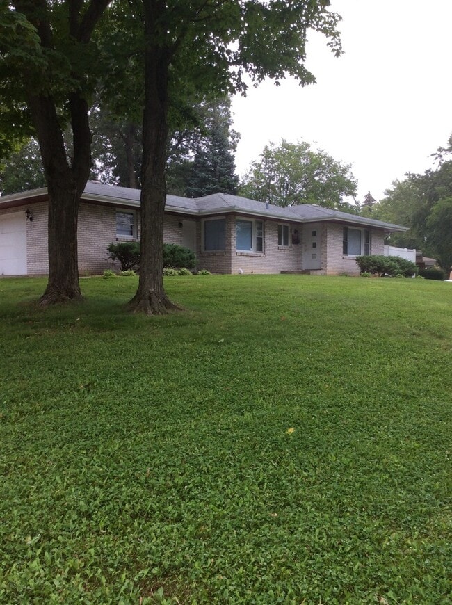 Primary Photo - 269 Flintridge Dr