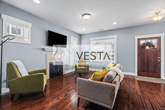 Building Photo - 16 Hyde Park Pl