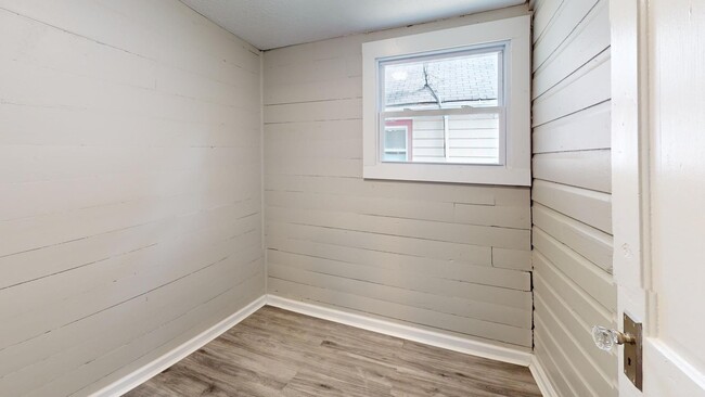 Building Photo - Cudell neighborhood. - 2 bedroom/1 bathroo...