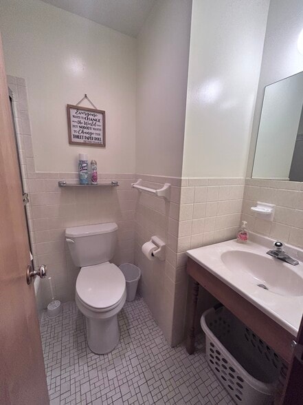 Building Photo - 302 Lake Ave