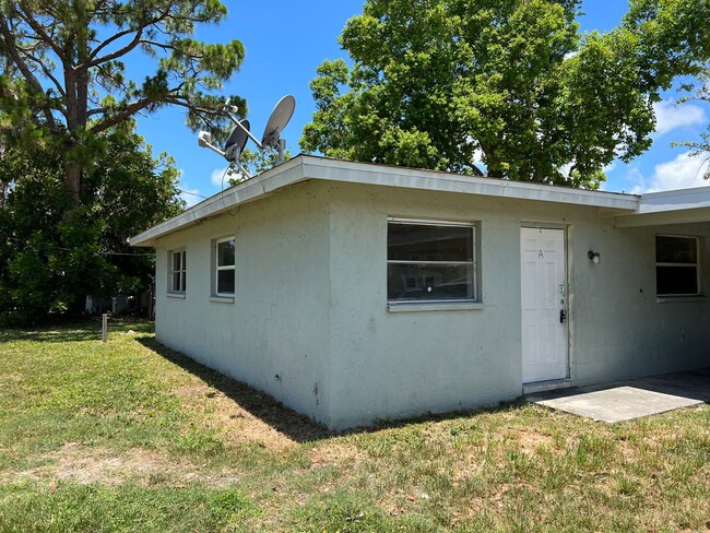 Primary Photo - 2 bedroom one bath Duplex