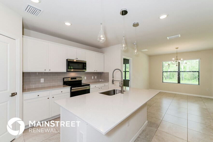 Building Photo - 10820 Firebush Cir