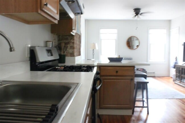 Building Photo - 348 Warburton Ave