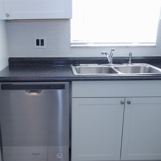 Building Photo - 7355 Woodmont Terrace