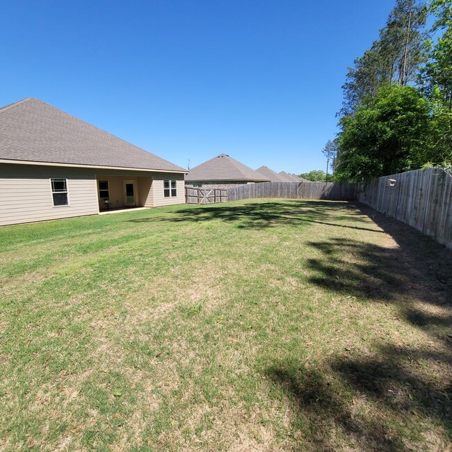 Building Photo - near Fort Moore 4 bedroom 2 bath house for...