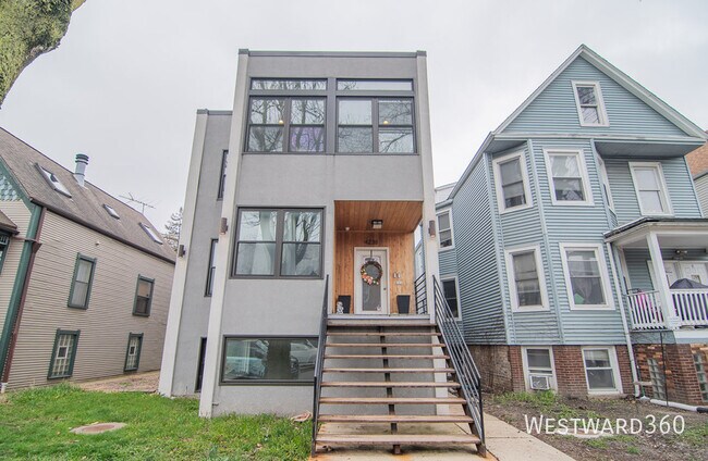 Primary Photo - 4238 N Albany Ave