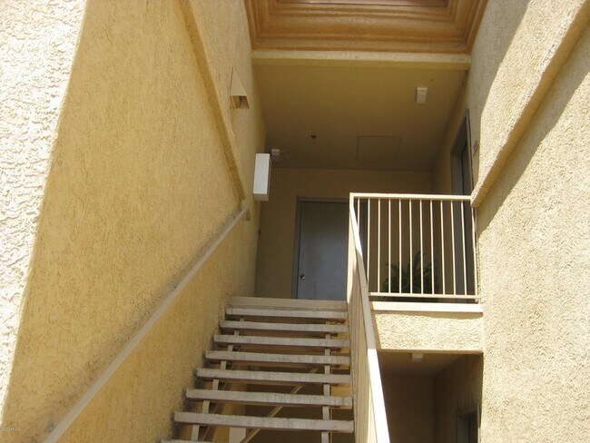 Building Photo - 2134 E Broadway Rd