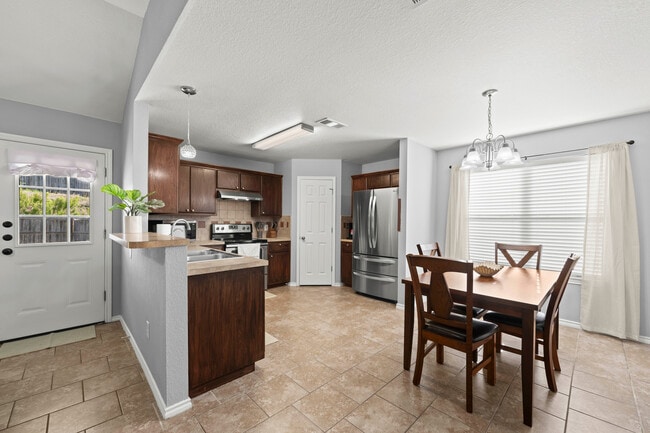 Building Photo - Cline