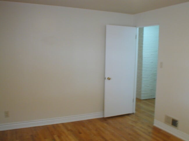 Building Photo - House For Lease