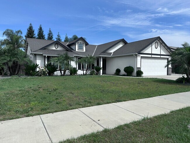 Building Photo - NW Visalia Home Coming Soon!