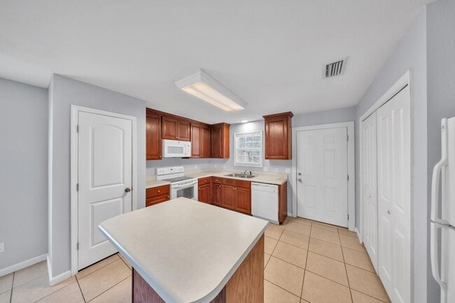 Building Photo - 5086 Greyfield Pl N