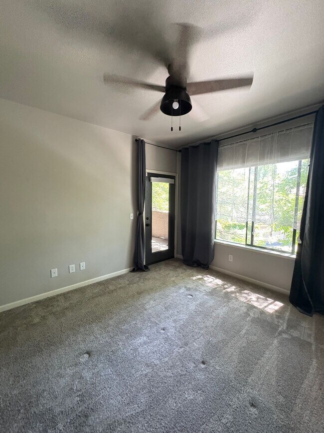 Building Photo - Gated community 2 Bedroom 2 Bath Condo