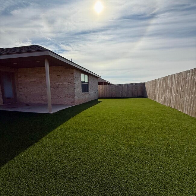 Building Photo - 7702 Elm Ave