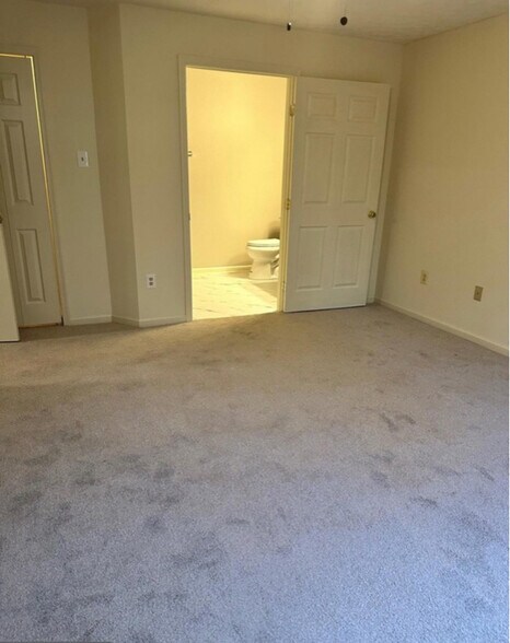 Building Photo - 8009 Township Dr