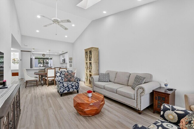 Building Photo - 7917 La Mirada Dr