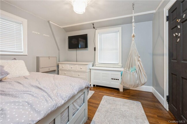 Building Photo - 353 Old Mamaroneck Rd