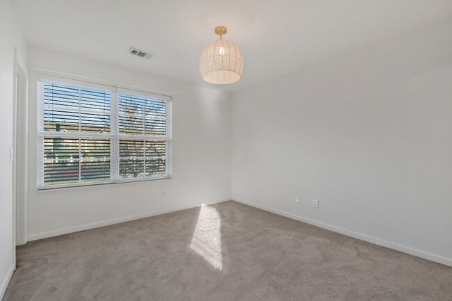 Building Photo - 1234 Riverbrook Dr