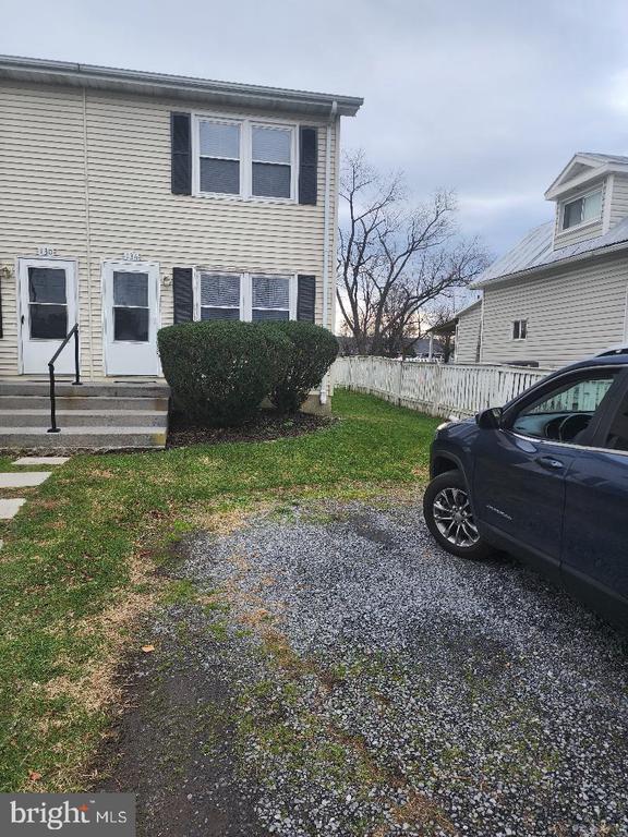 Building Photo - 130 W 13th St