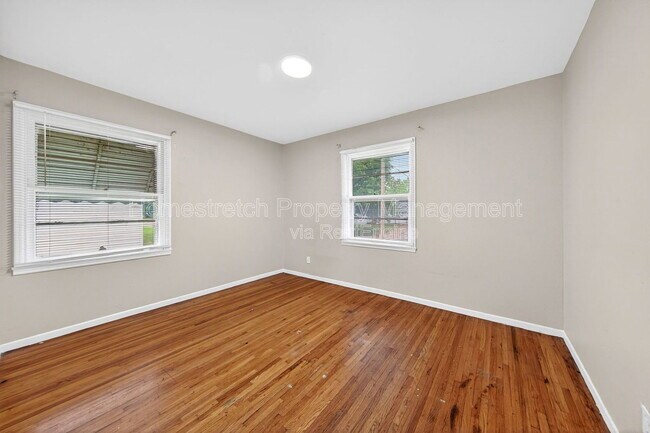 Building Photo - 10409 Renfrew Dr