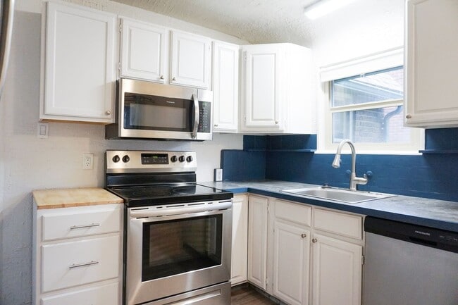 Building Photo - 194 E 4800 S